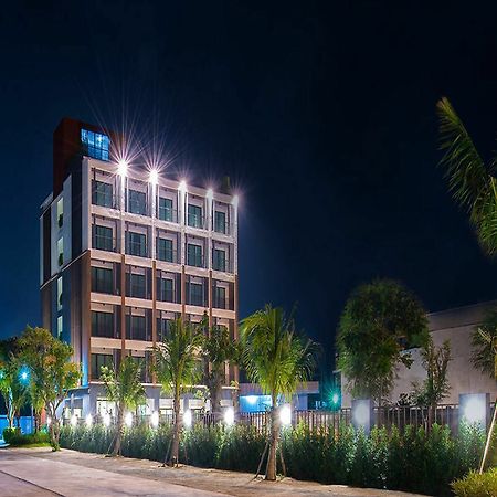 Coco Beach Resort Bangsaen Chonburi Bagian luar foto