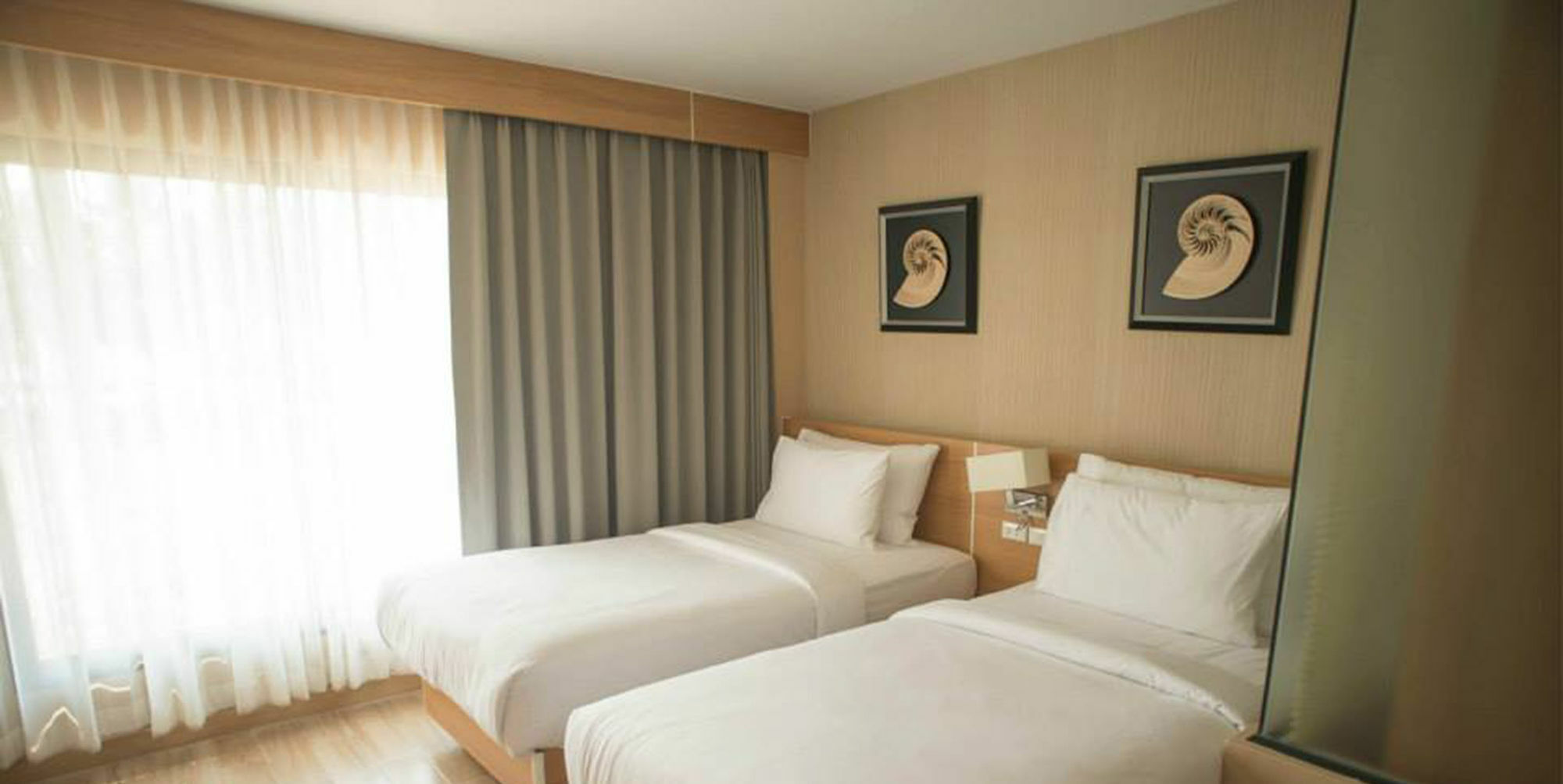 Coco Beach Resort Bangsaen Chonburi Bagian luar foto